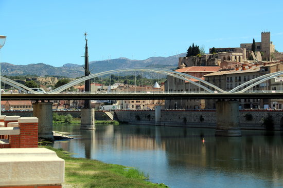 The Battle of the Ebre Francoist monument has been a part of the Tortosa cityscape since 1964 (by Anna Ferràs)